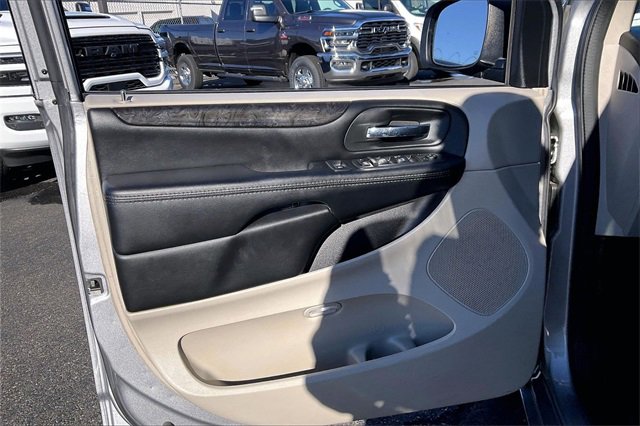 Used 2017 Dodge Grand Caravan SE w/ Power Window Group image 18