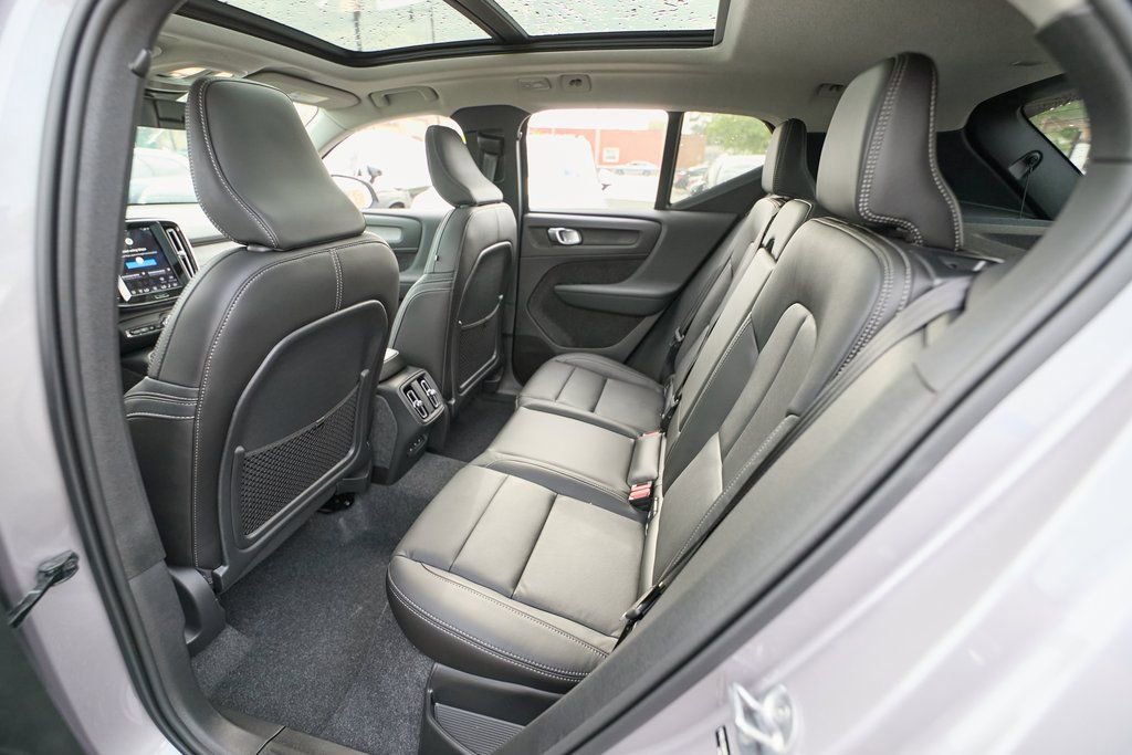 New 2026 Volvo XC40 B5 Core w/ Climate Package image 20