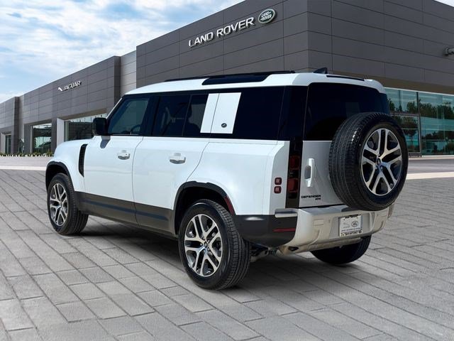 Used 2023 Land Rover Defender 110 SE image 3