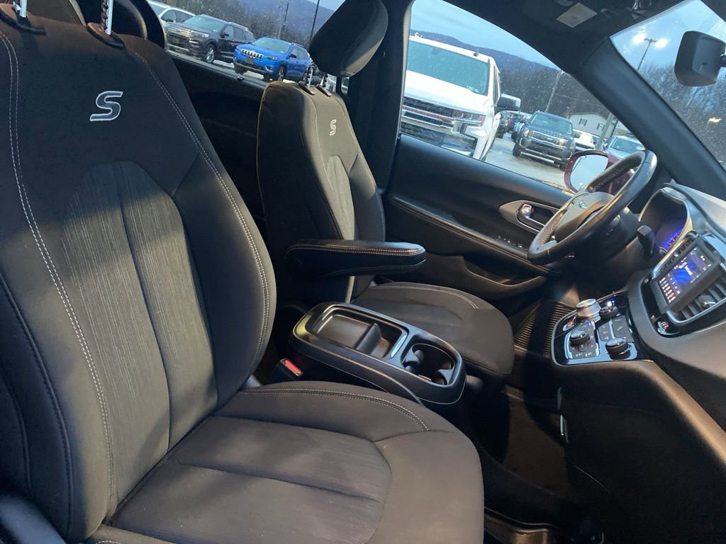 Certified 2020 Chrysler Pacifica Touring w/ S Appearance Package image 9