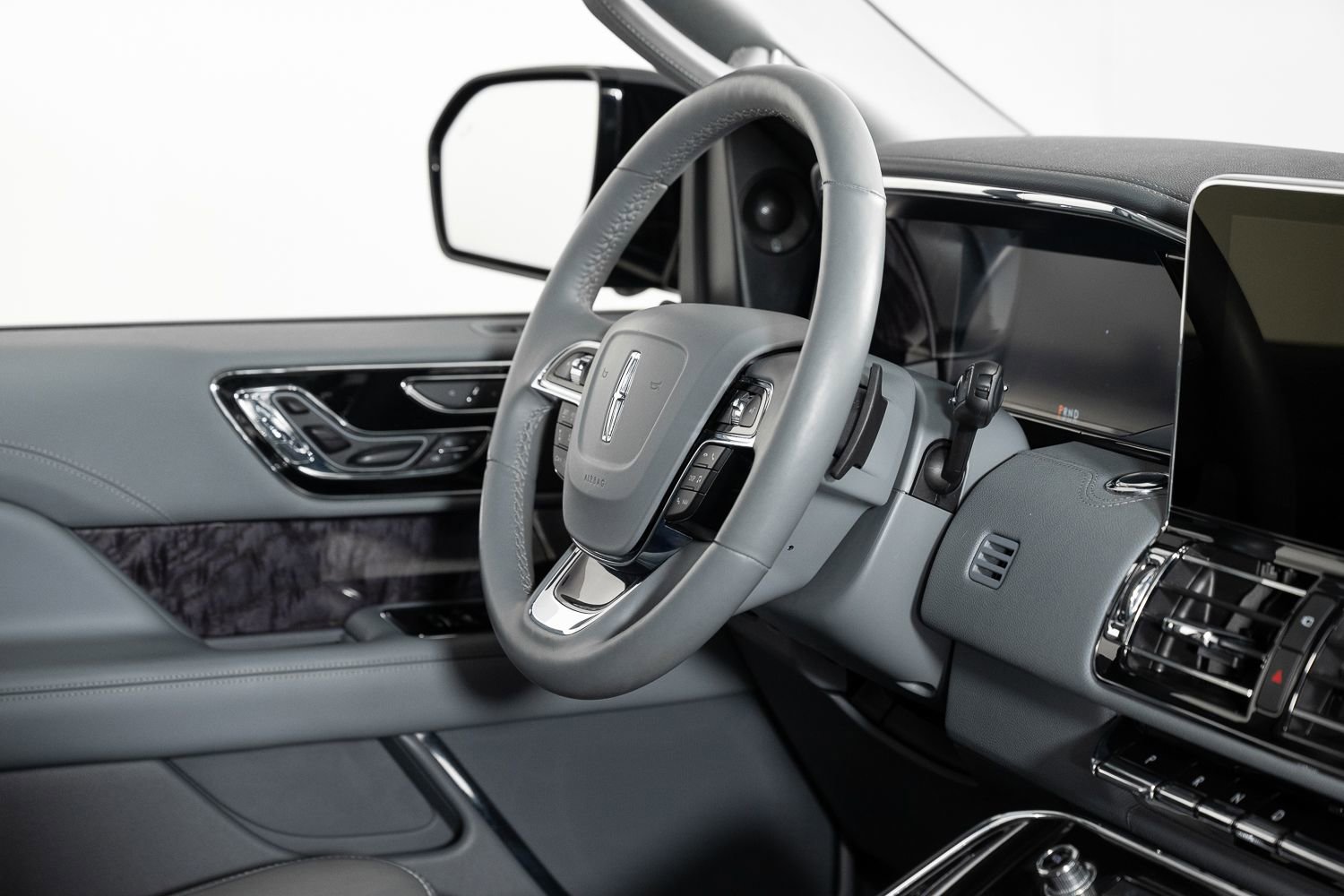 Used 2021 Lincoln Navigator Reserve w/ Cargo Convenience Package image 28