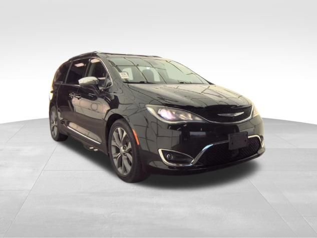 Used 2019 Chrysler Pacifica Limited w/ Tire & Wheel Group image 3