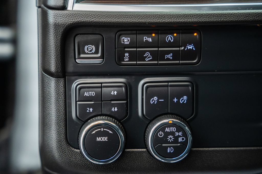 Used 2025 Chevrolet Suburban Z71 AWD/4WD image 43