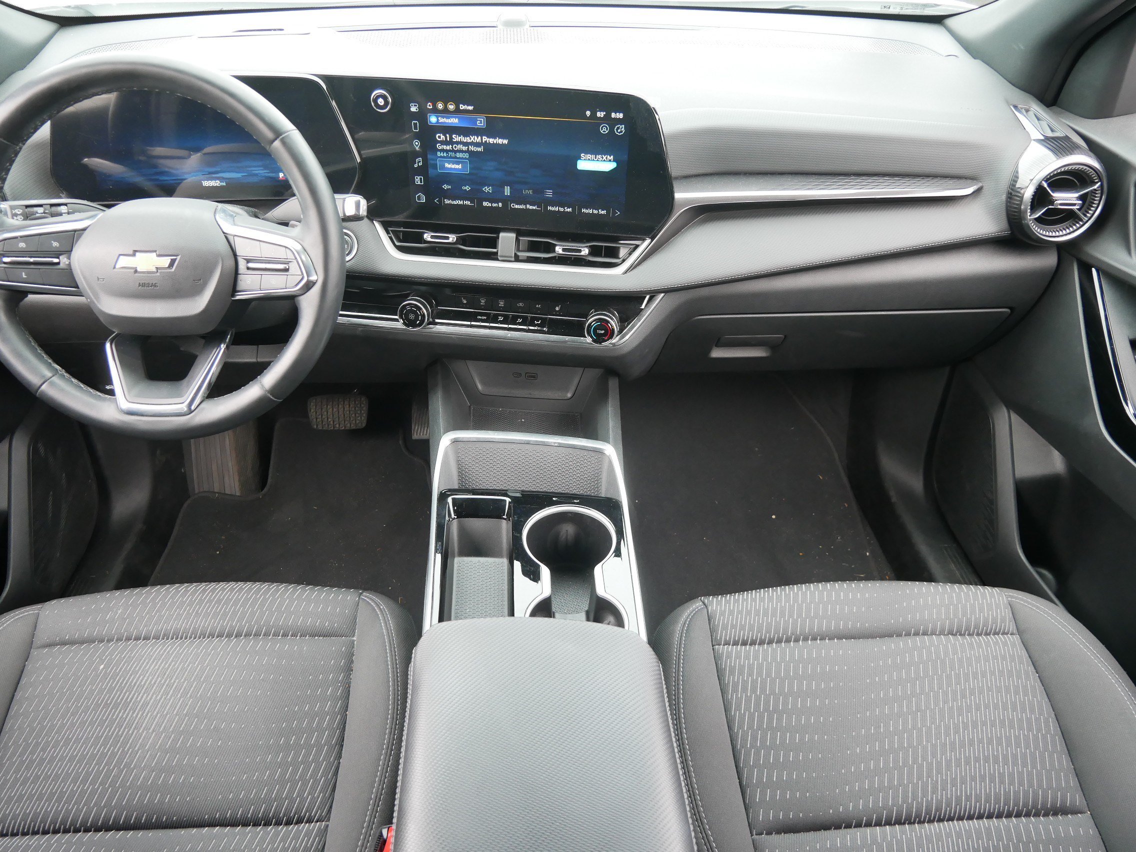 Used 2025 Chevrolet Equinox LT w/ Safety and Technology Package AWD/4WD image 10