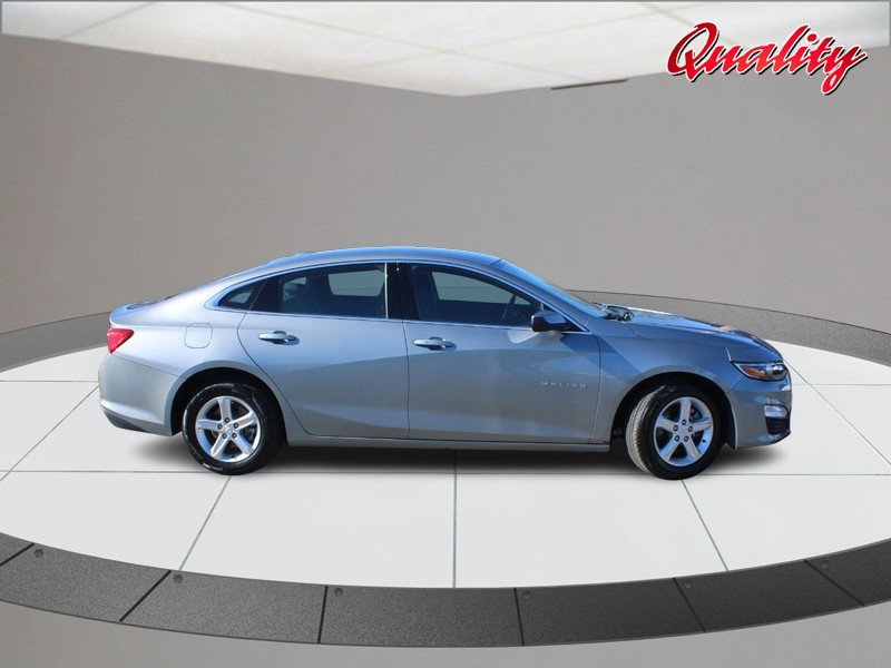 Used 2024 Chevrolet Malibu LT image 2