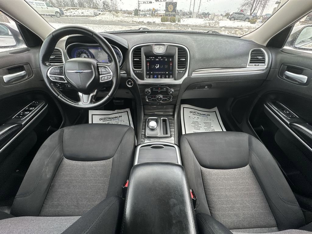 Used 2019 Chrysler 300 Touring w/ Driver Convenience Group image 12
