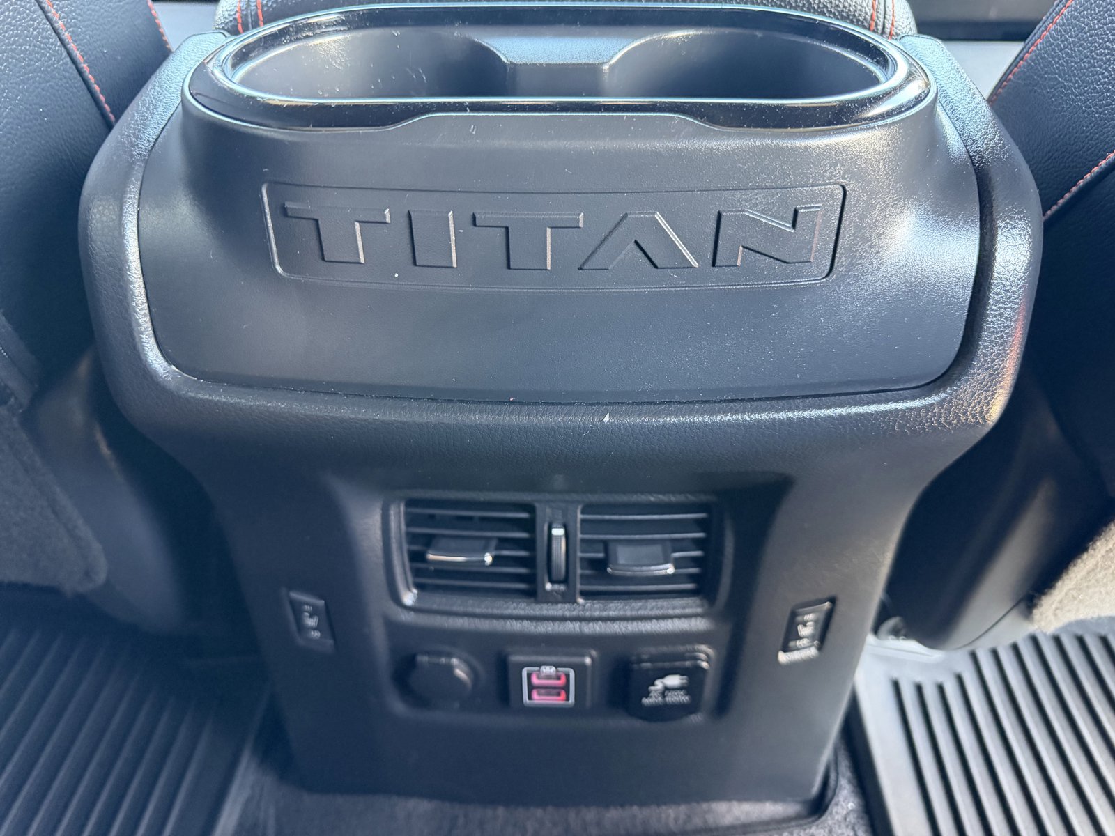 Used 2021 Nissan Titan PRO-4X w/ Pro-4x Convenience Package image 14