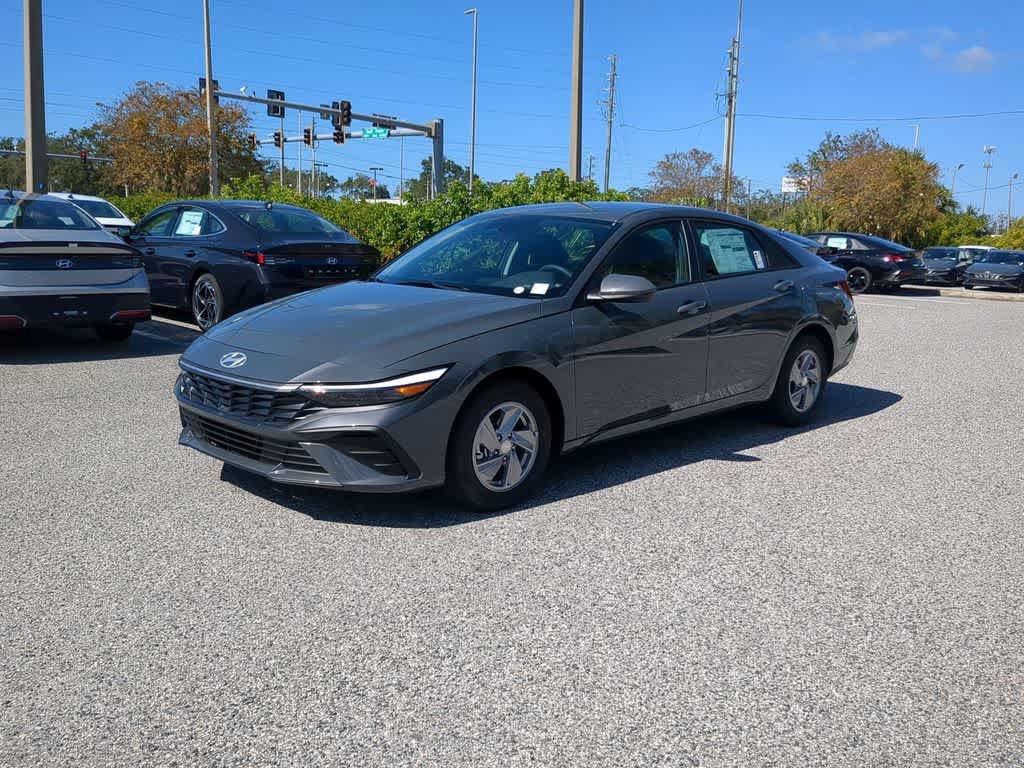 New 2026 Hyundai Elantra SE FWD image 2