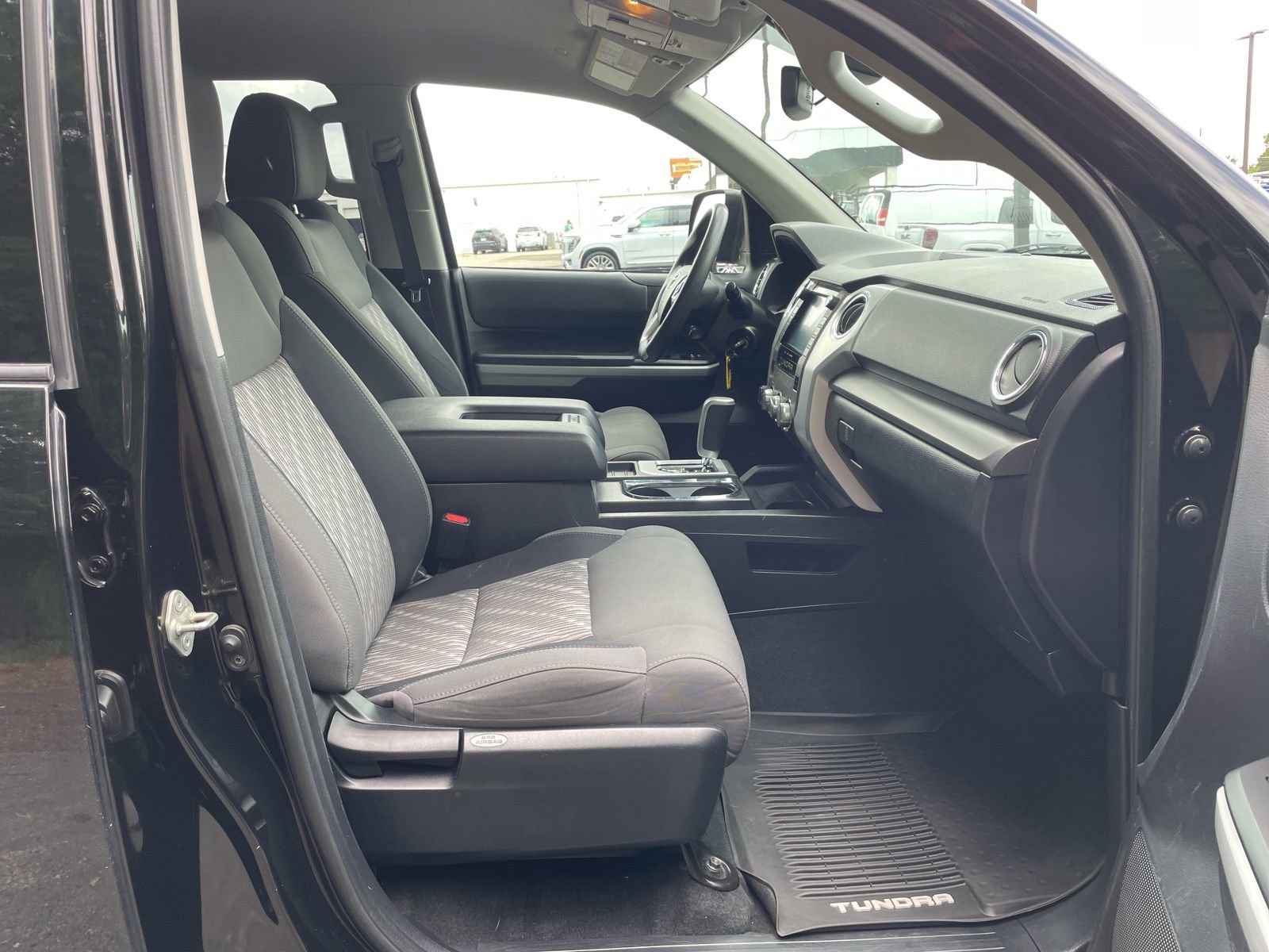 Used 2021 Toyota Tundra SR5 w/ SR5 Upgrade Package AWD/4WD image 29
