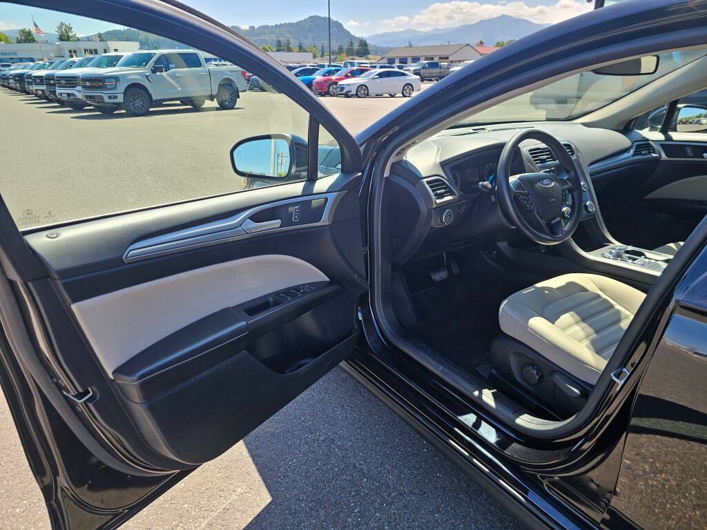 Used 2019 Ford Fusion S FWD image 18