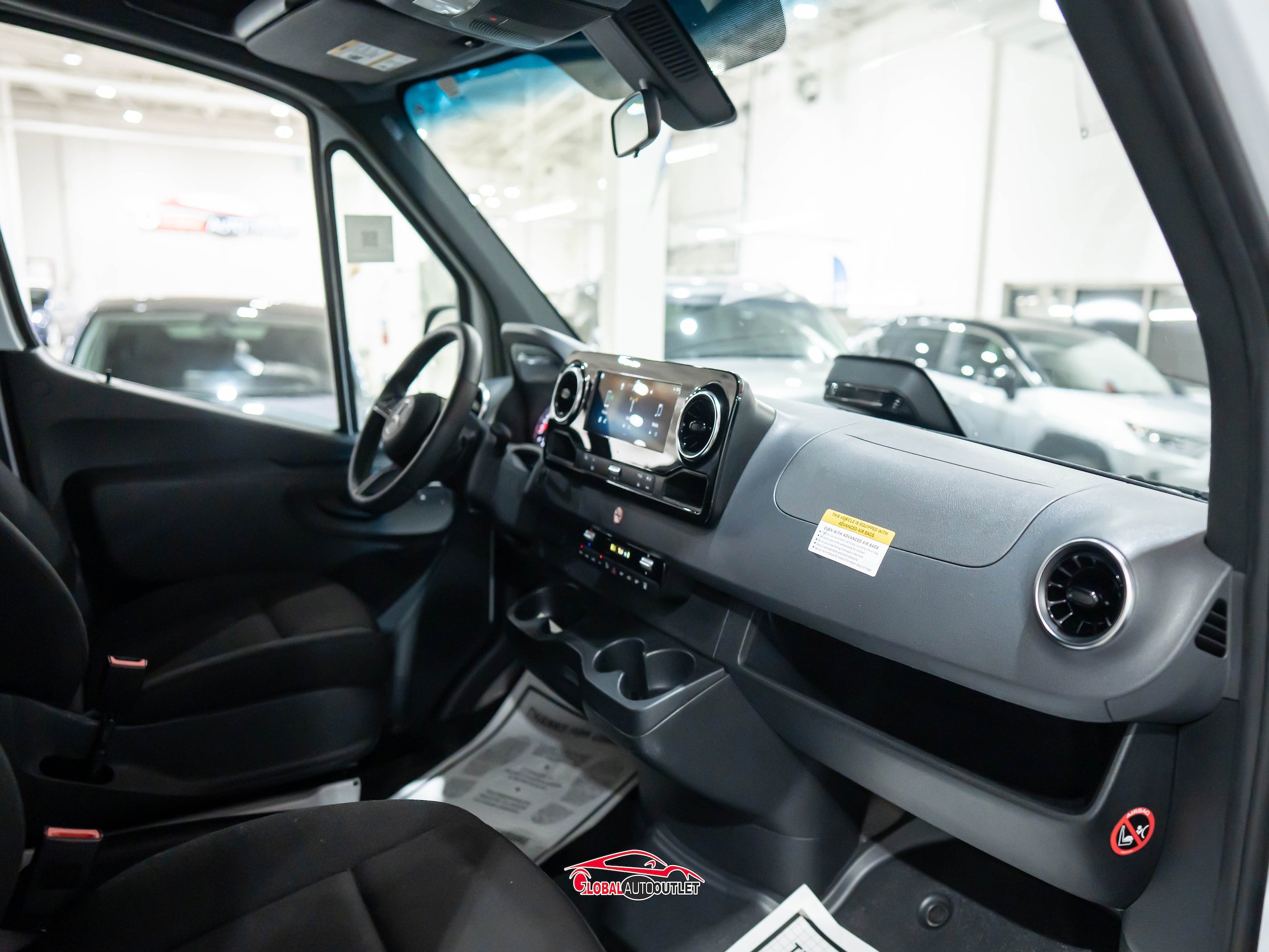 Used 2025 Mercedes-Benz Sprinter 2500 image 13