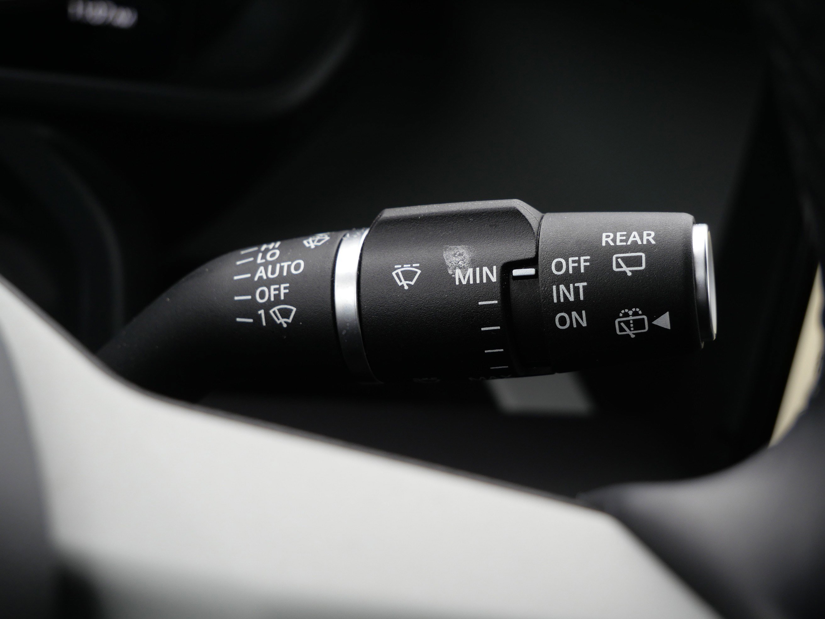 Used 2024 Land Rover Defender 130 S image 25