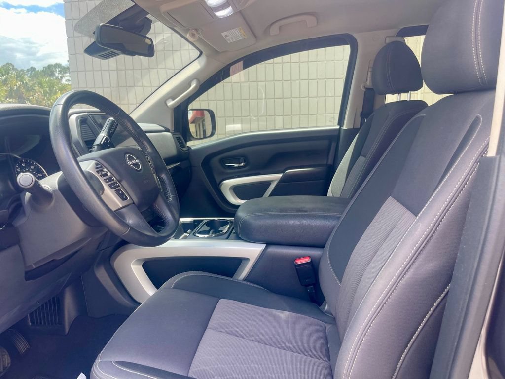 Used 2024 Nissan Titan SV w/ SV Convenience Package RWD image 9