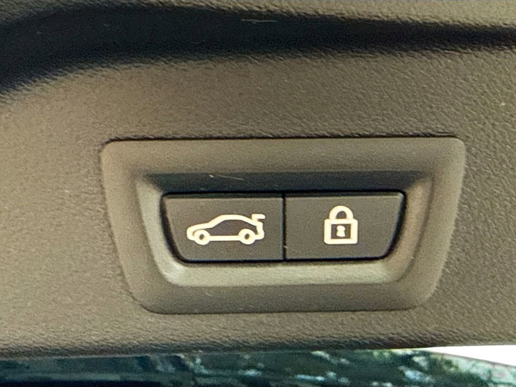 Used 2022 BMW X5 sDrive40i w/ M Sport Package image 13