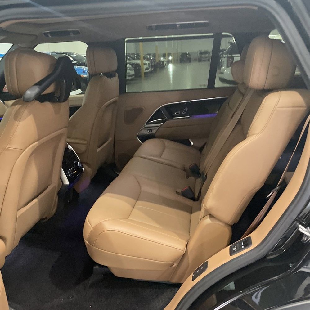 Used 2025 Land Rover Range Rover Long Wheelbase SE image 12