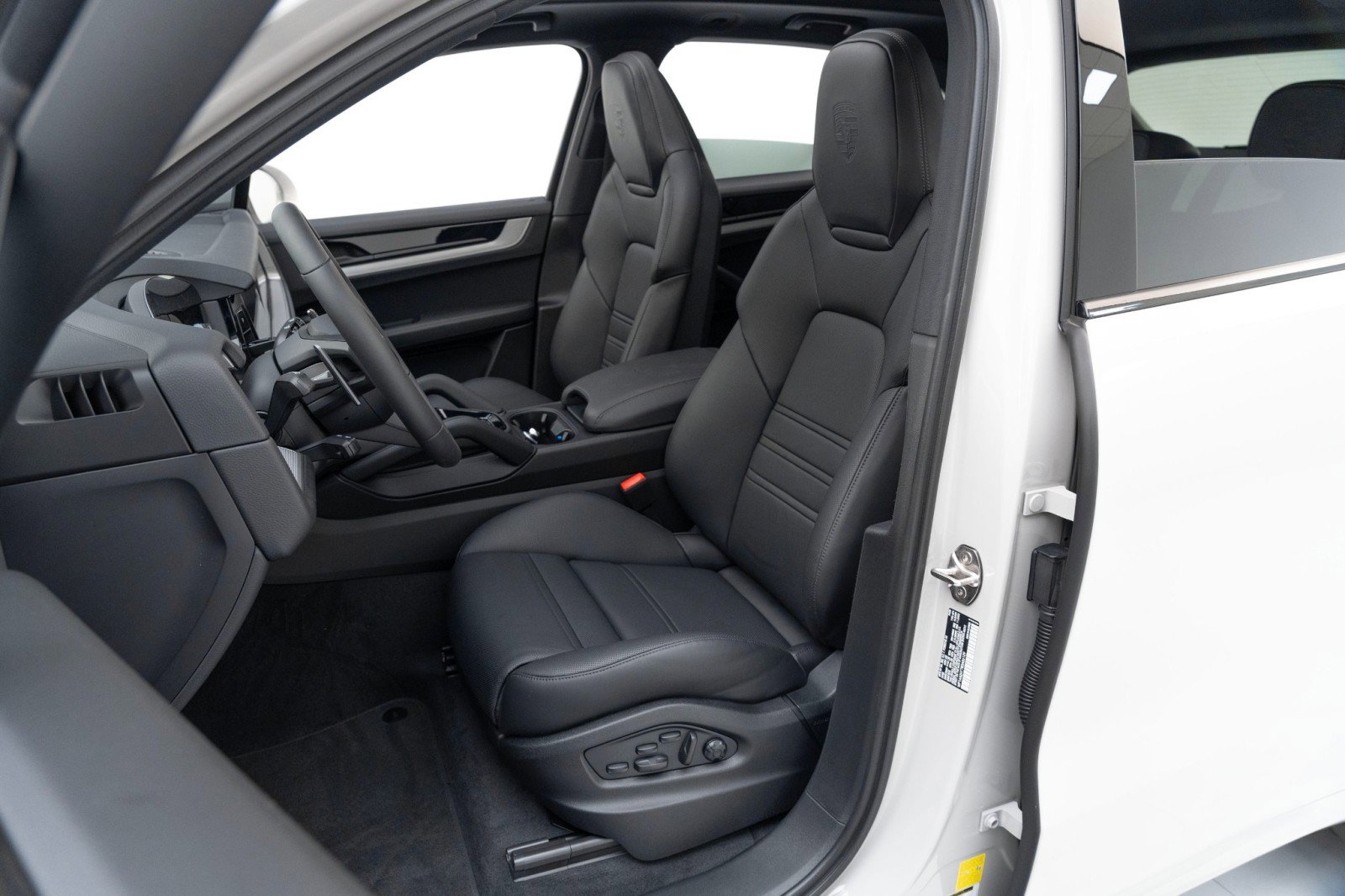 New 2025 Porsche Cayenne image 5