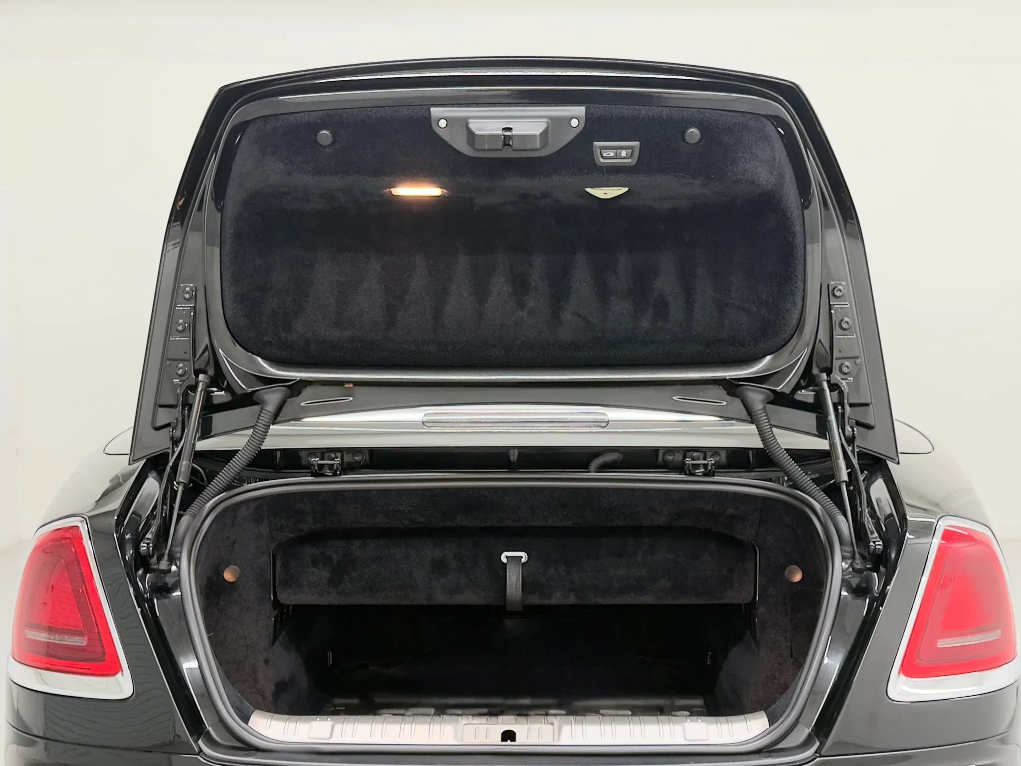 Used 2017 Rolls-Royce Dawn RWD image 84