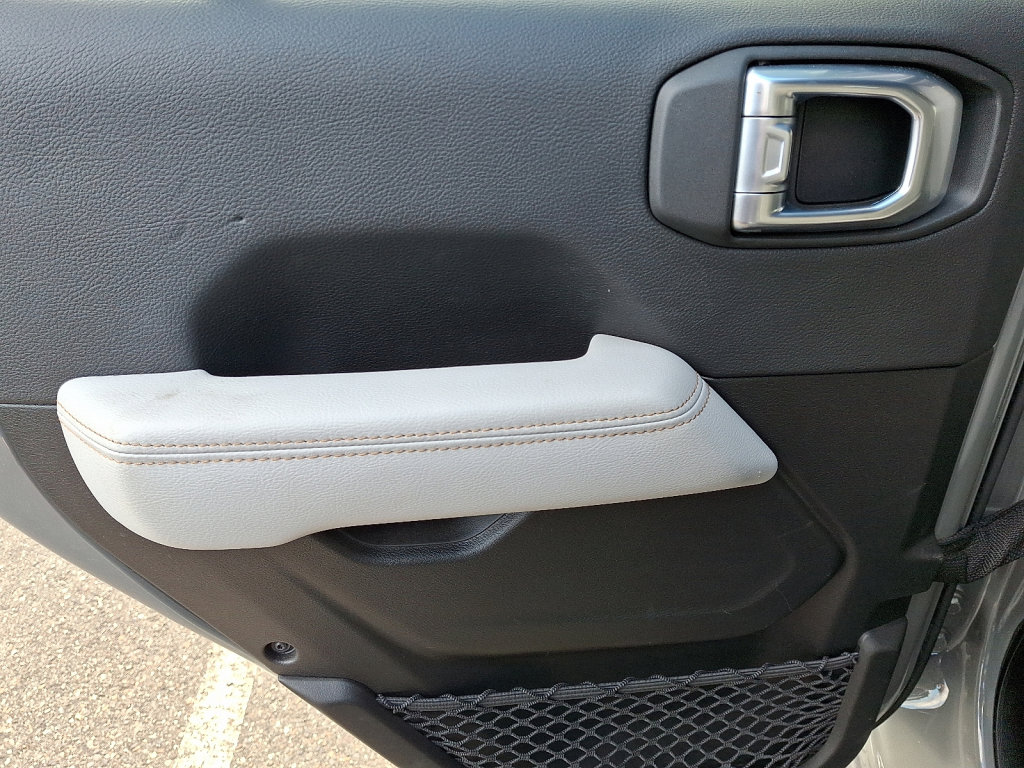 Used 2023 Jeep Wrangler Unlimited Sahara image 19