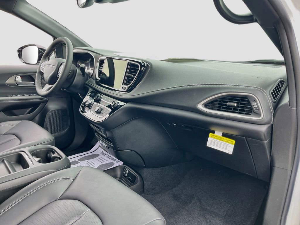 New 2027 Chrysler Pacifica Select FWD image 27