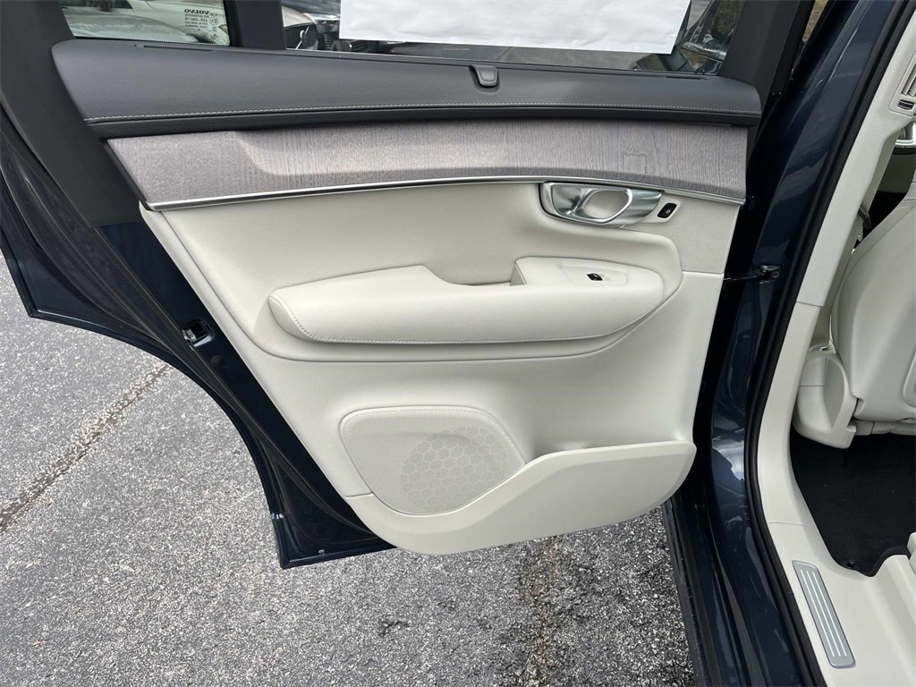 New 2026 Volvo XC90 B6 Ultra image 17