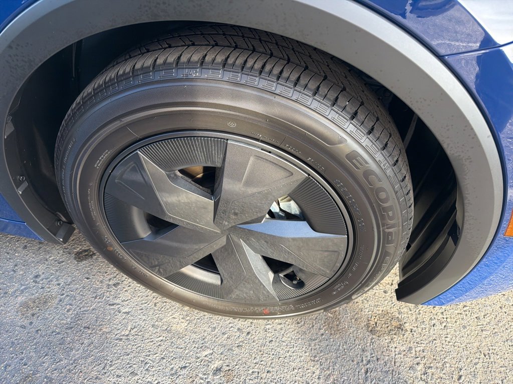 Used 2025 Toyota Prius Plug-In Hybrid image 3