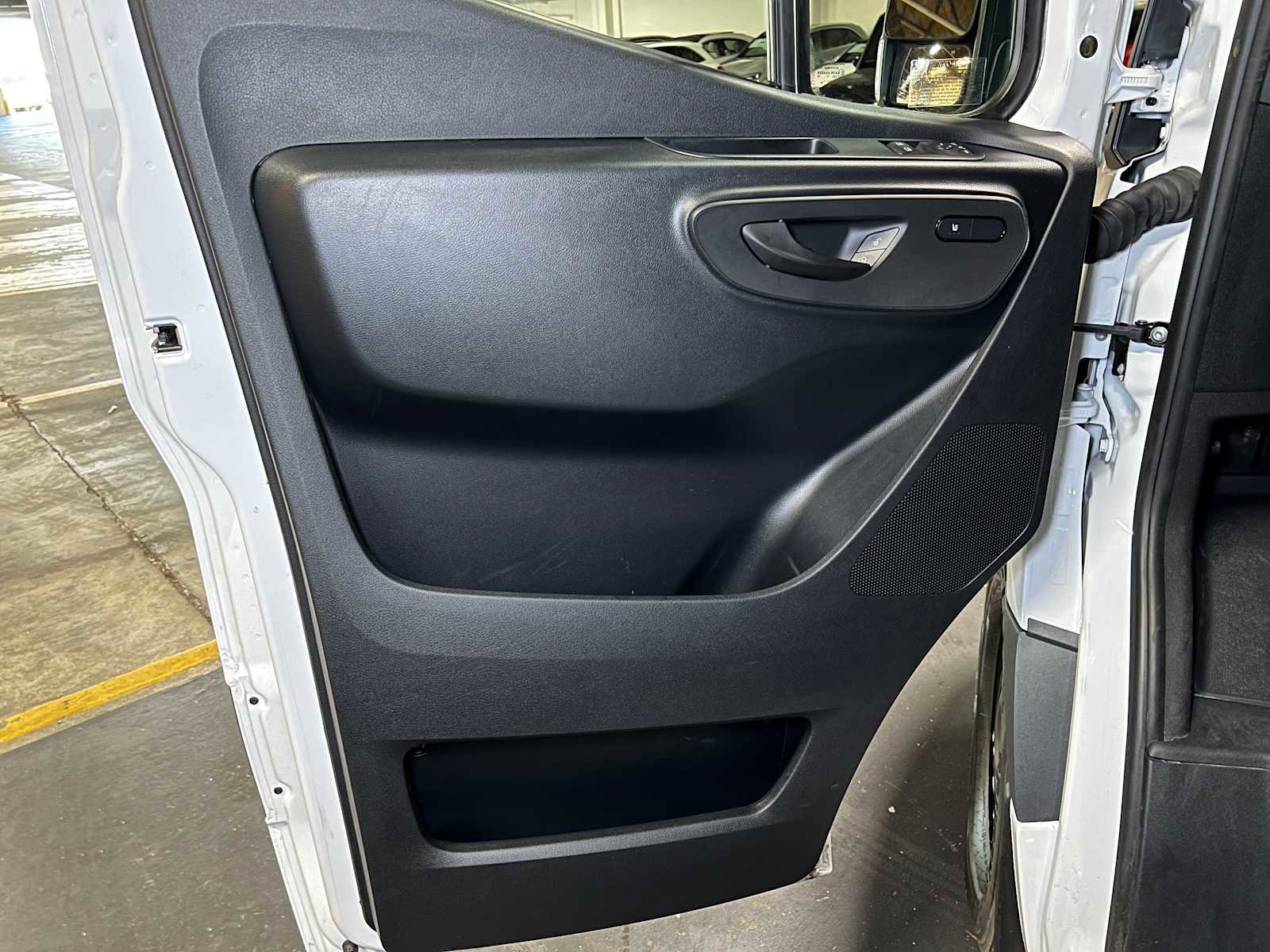 Used 2025 Mercedes-Benz Sprinter 2500 image 18