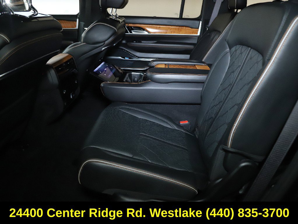 Used 2022 Jeep Grand Wagoneer Series III AWD/4WD image 16