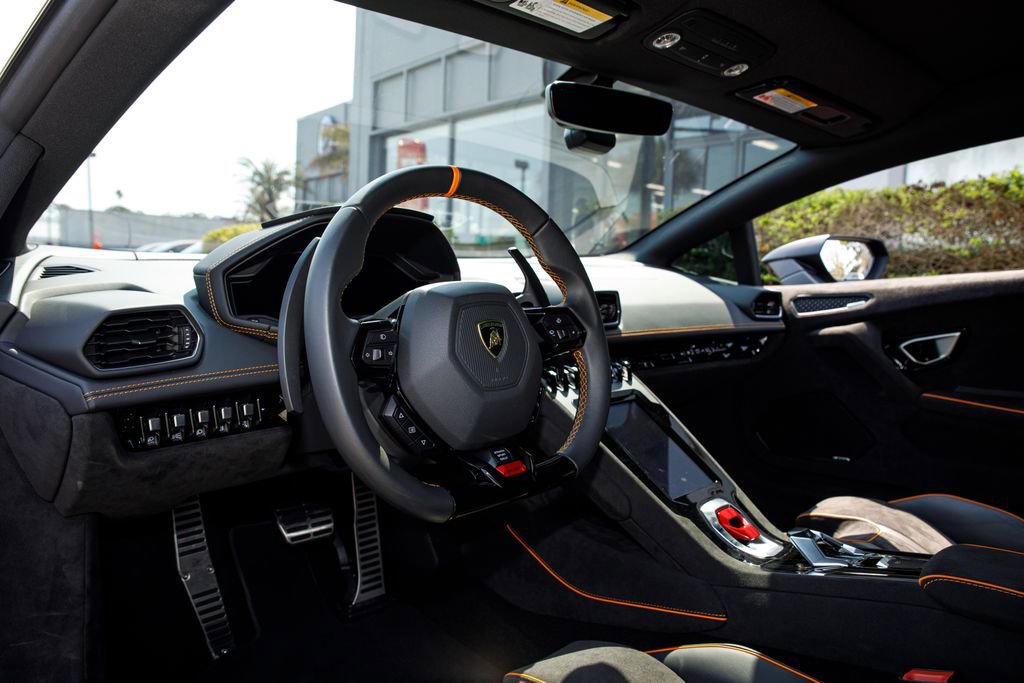 Used 2023 Lamborghini Huracan Sterrato image 9