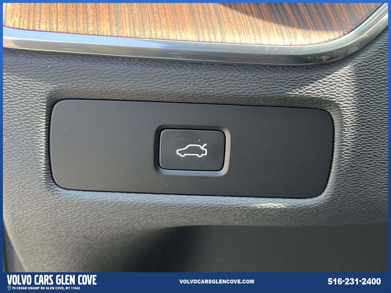 Certified 2024 Volvo XC60 B5 Plus w/ Protection Package Premier AWD/4WD image 20