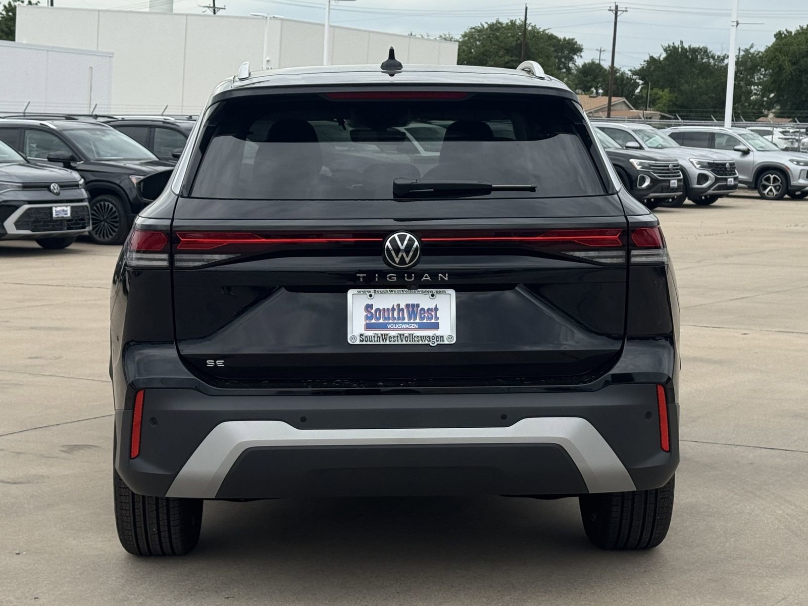 New 2026 Volkswagen Tiguan SE FWD image 6