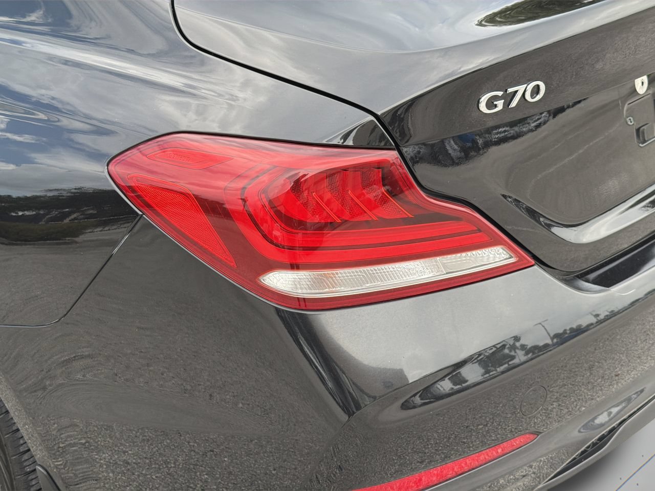 Used 2019 Genesis G70 2.0T Advanced RWD image 7