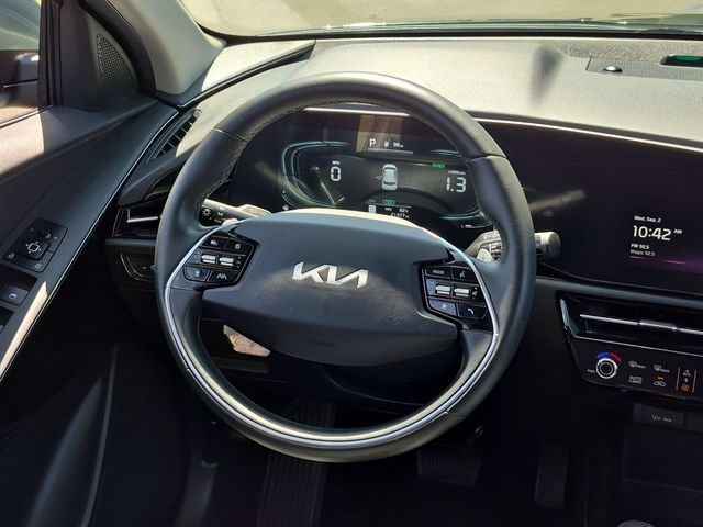 Used 2024 Kia Niro EX FWD image 11