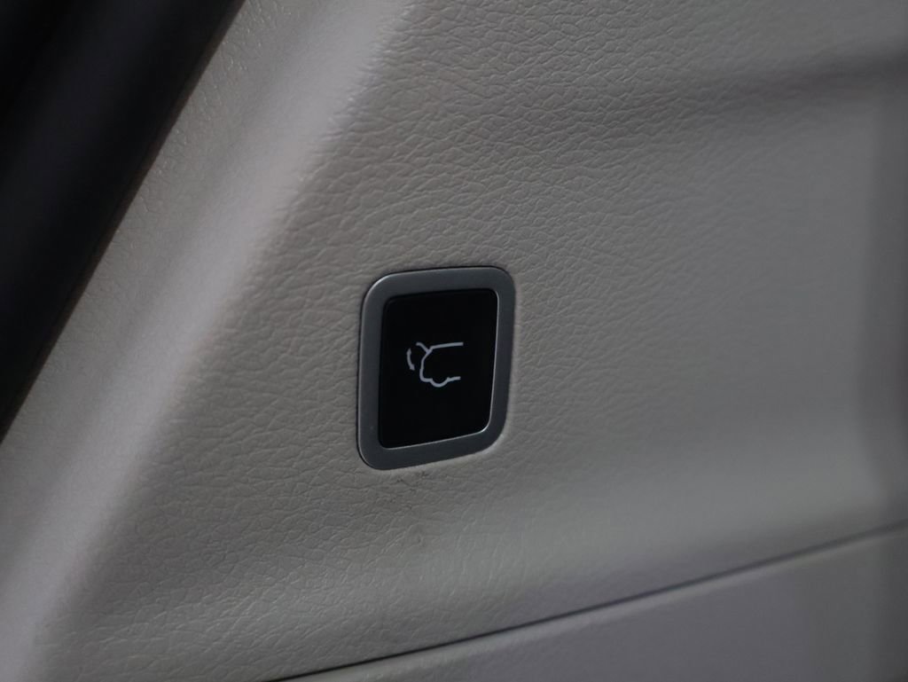 Used 2024 Chrysler Pacifica Limited image 22