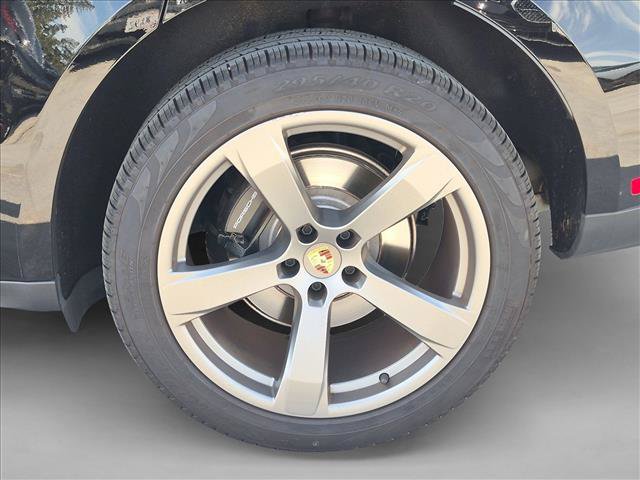Used 2024 Porsche Macan Turbo AWD/4WD image 18
