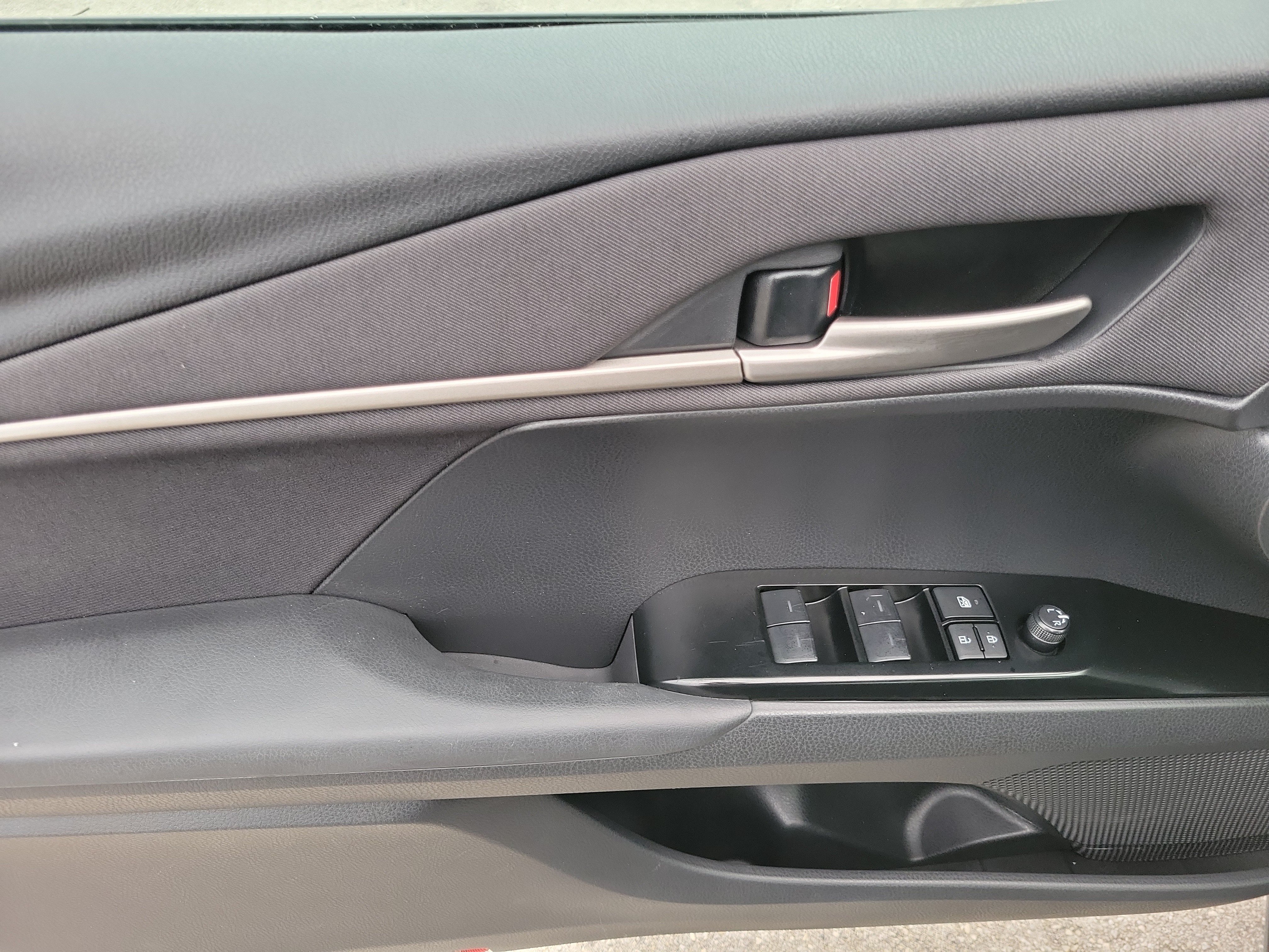Used 2025 Toyota Camry LE w/ Convenience Package FWD image 25