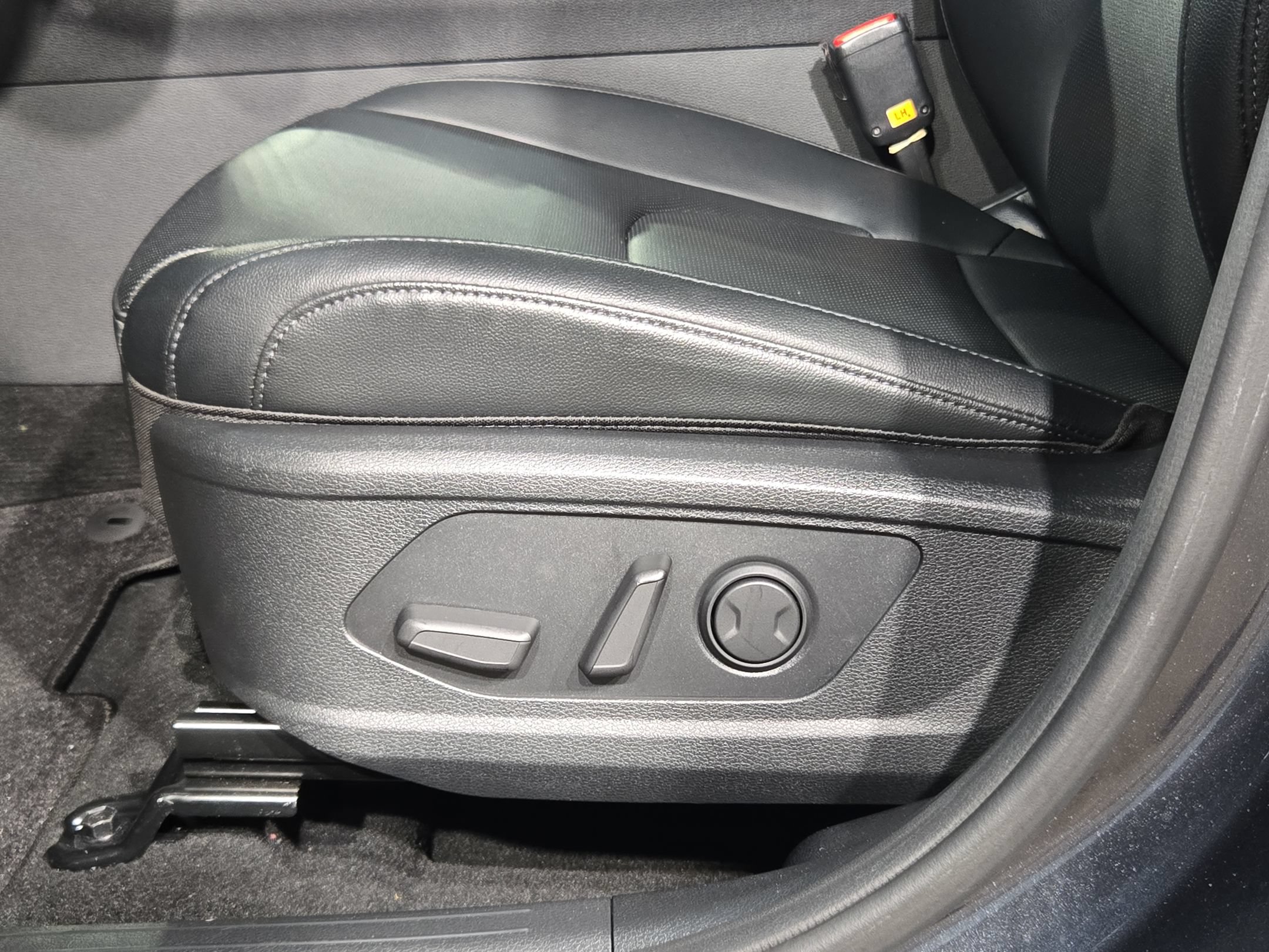 Used 2025 Kia Sportage EX FWD image 22