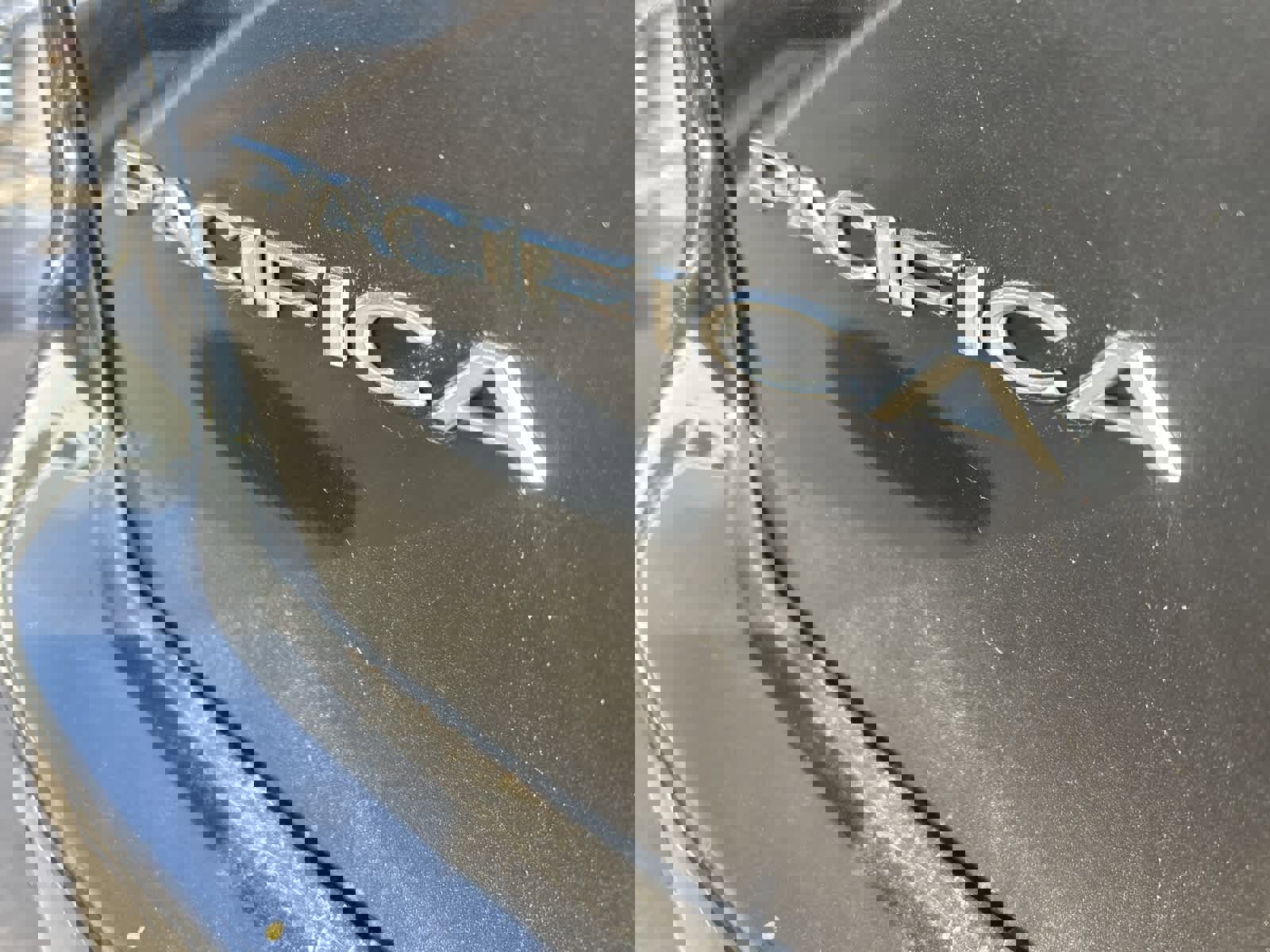 Used 2023 Chrysler Pacifica Touring-L image 12