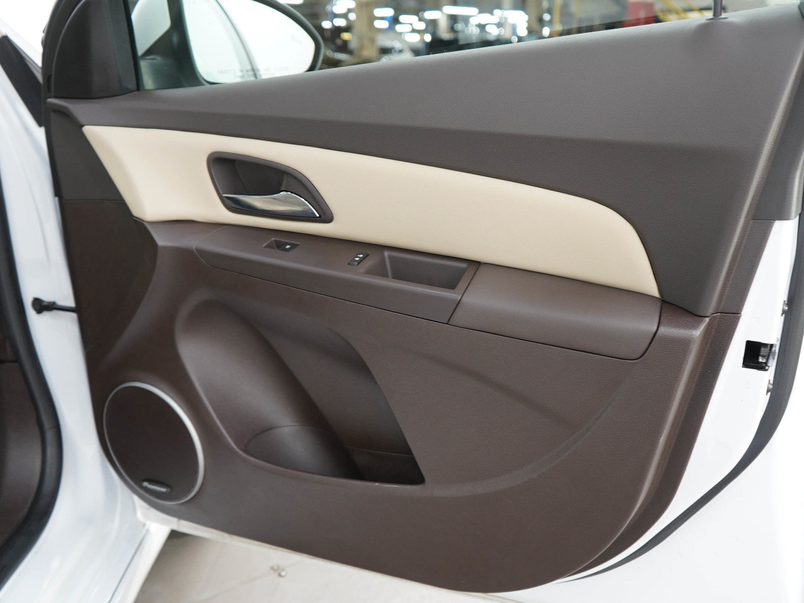 Used 2015 Chevrolet Cruze LTZ w/ Sun, Sound and Sport Package FWD image 9