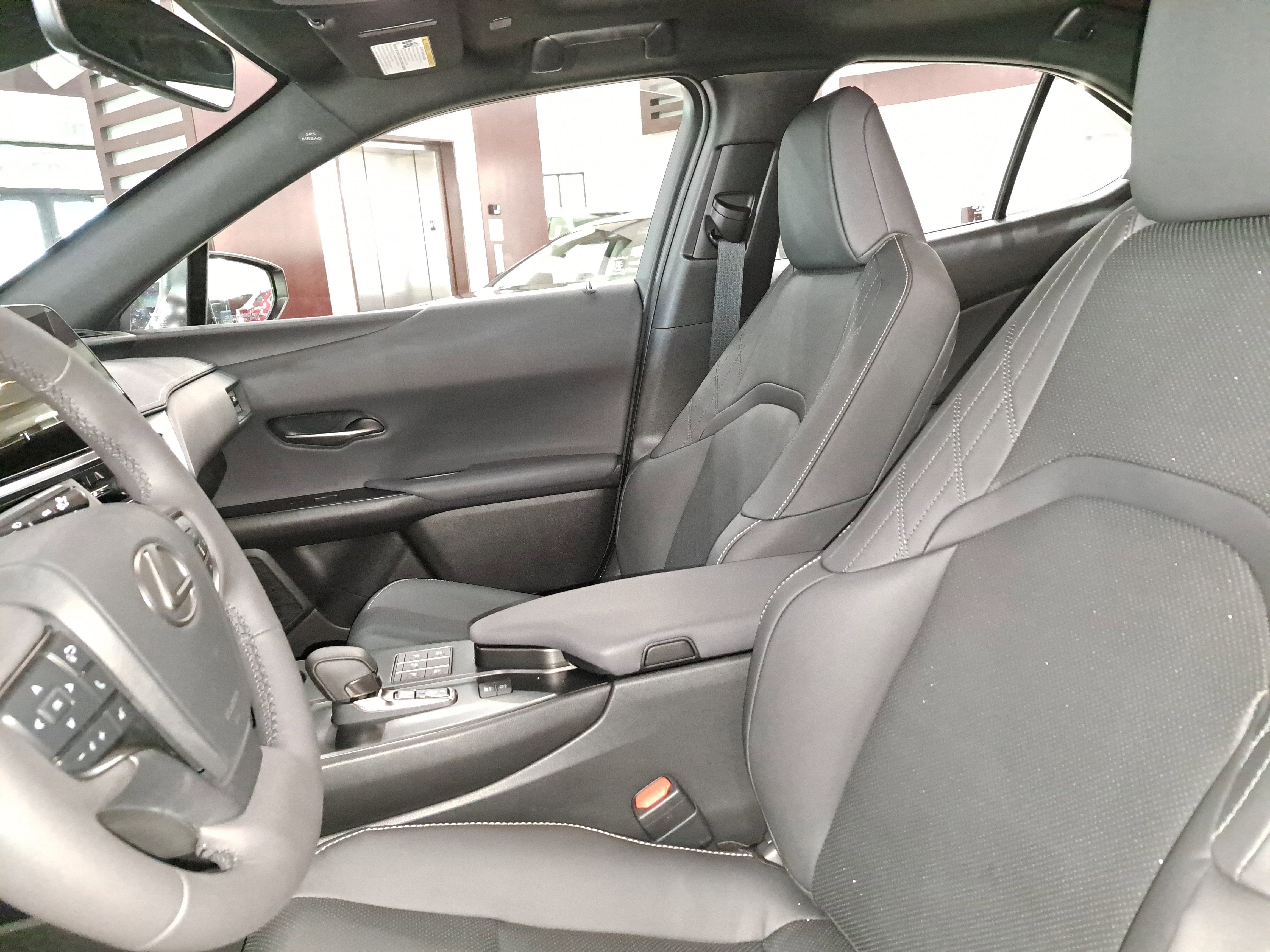 New 2025 Lexus UX 300h FWD image 15