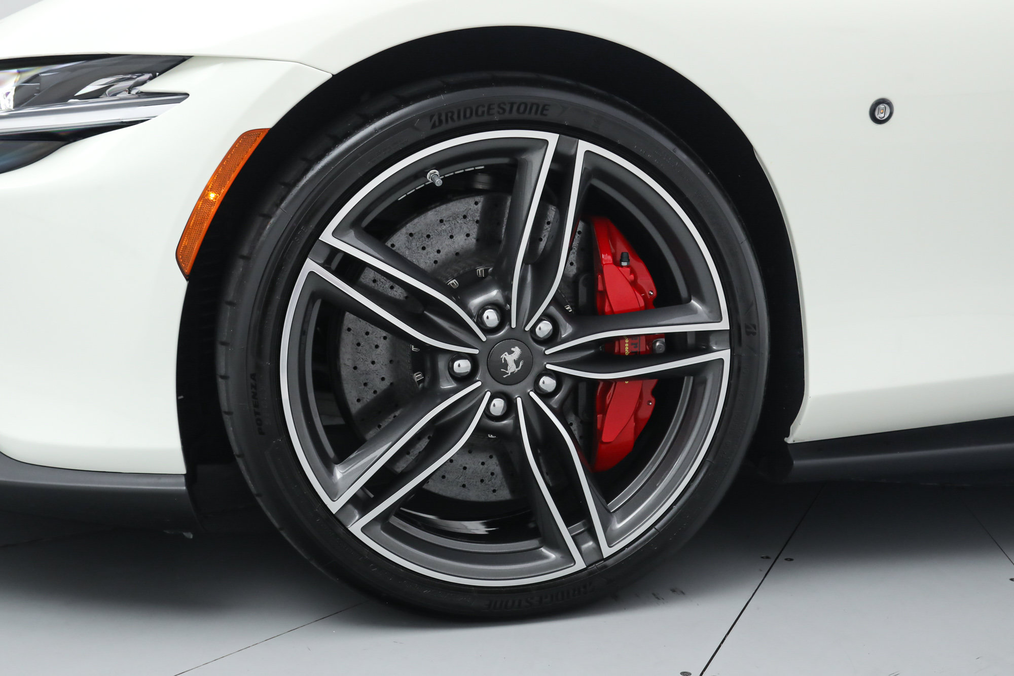 Certified 2025 Ferrari Roma Spider RWD image 16