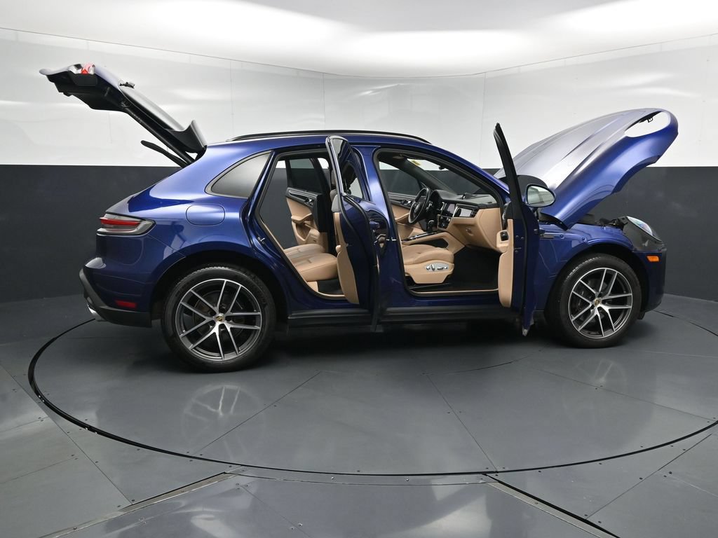 Used 2024 Porsche Macan AWD/4WD image 33