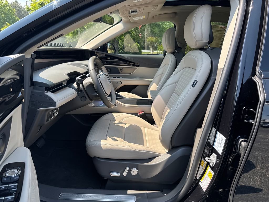 Used 2025 Lincoln Nautilus Reserve w/ Jet Appearance Package AWD/4WD image 25