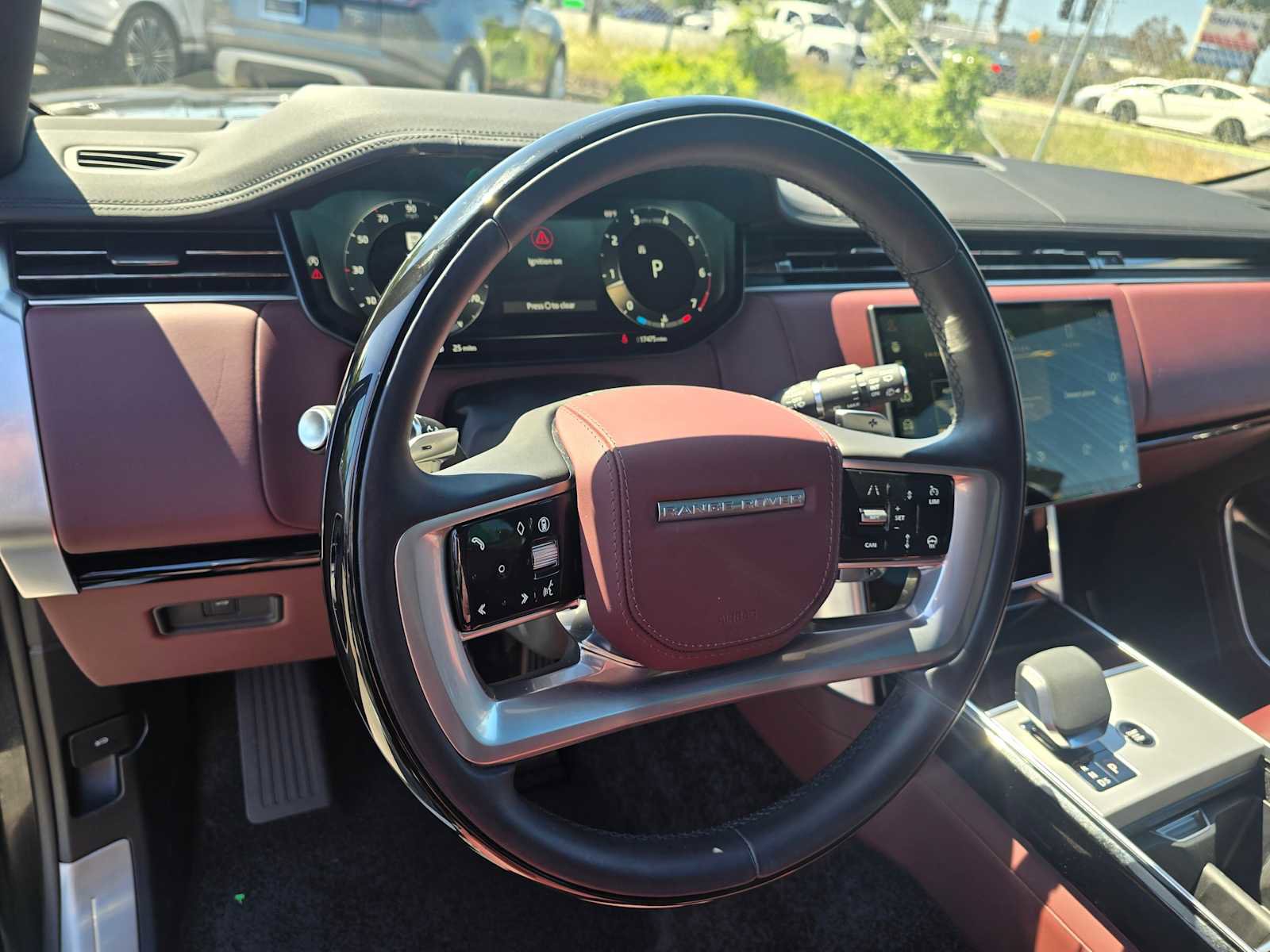 Used 2025 Land Rover Range Rover SE image 26