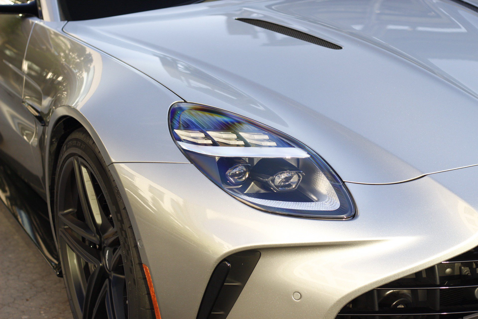 Used 2025 Aston Martin V8 Vantage Coupe RWD image 21