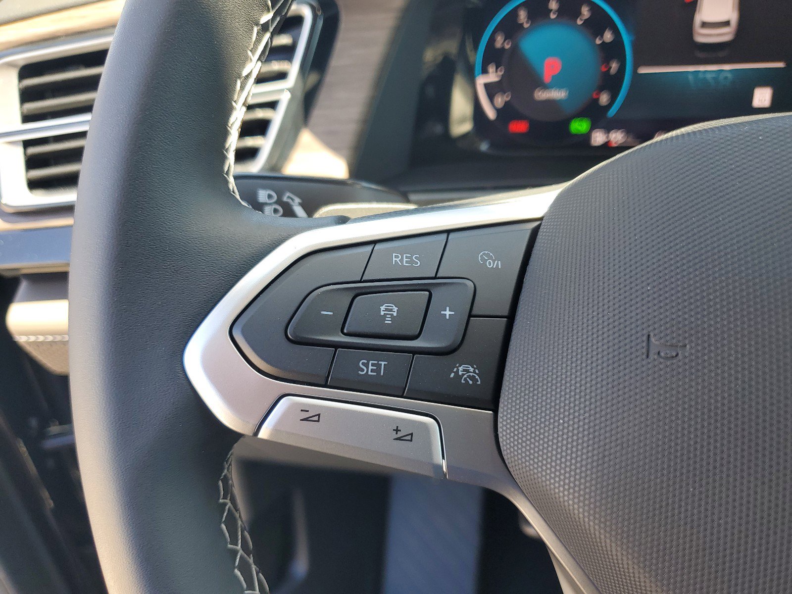 New 2025 Volkswagen Atlas SEL image 30