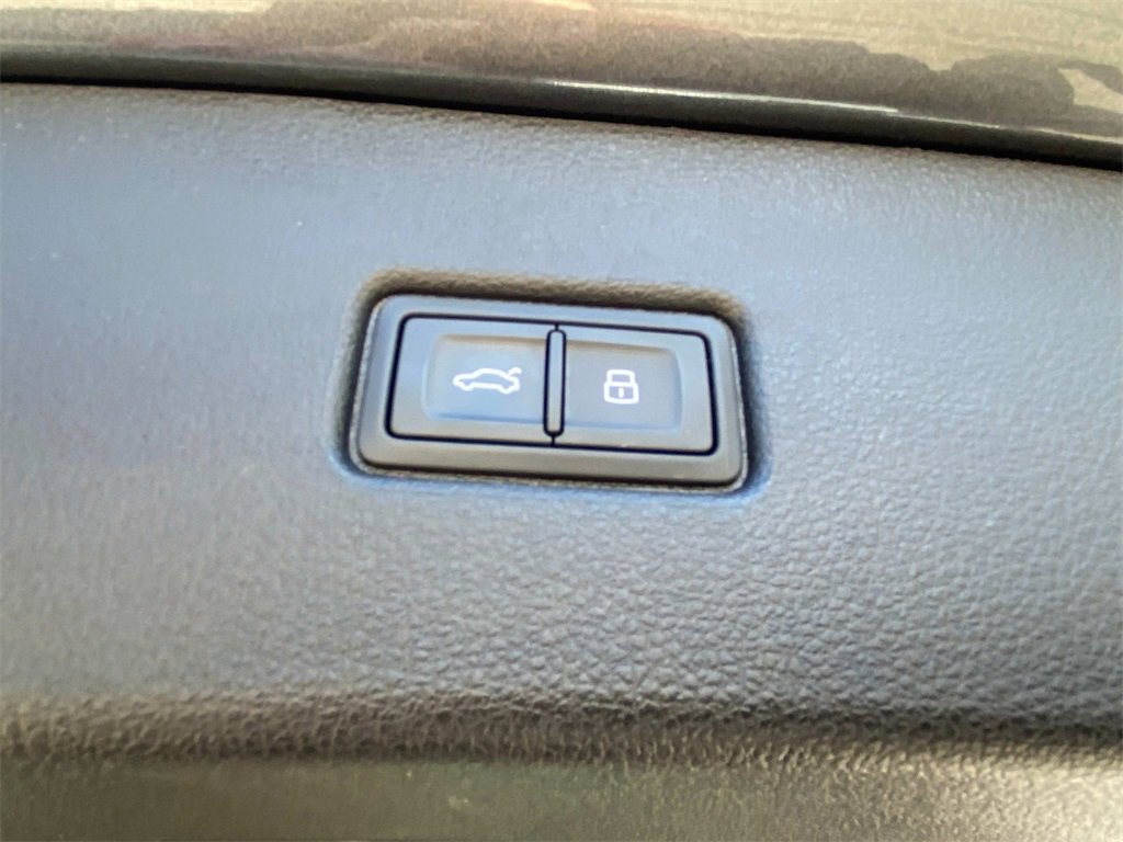 Used 2022 Audi Q5 2.0T Prestige image 12