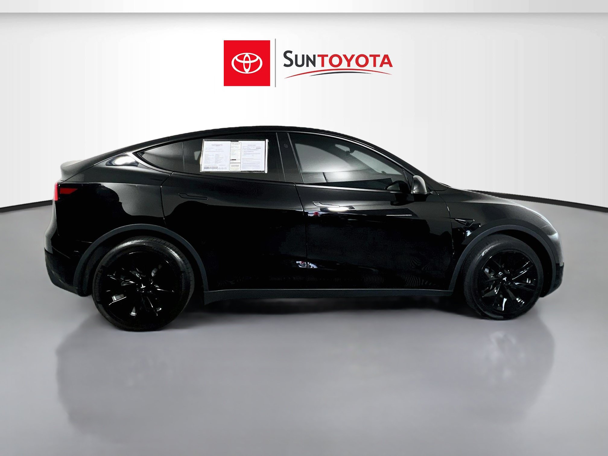 Used 2024 Tesla Model Y Long Range AWD/4WD image 2