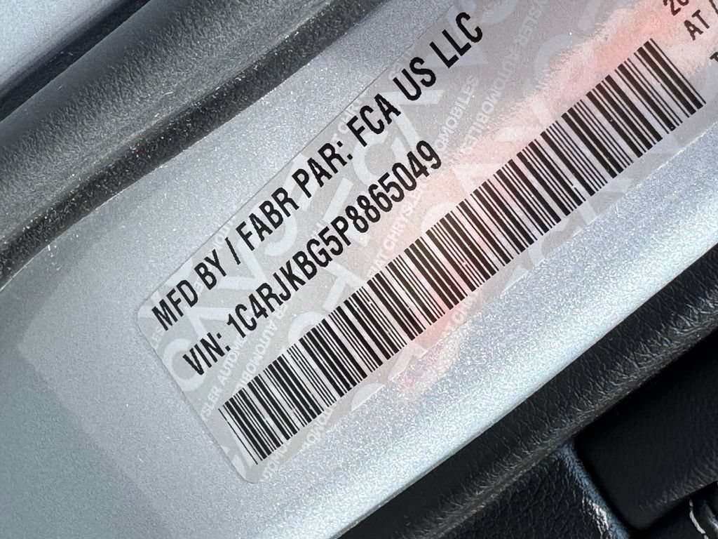Used 2023 Jeep Grand Cherokee L Limited w/ Black Appearance Package AWD/4WD image 37