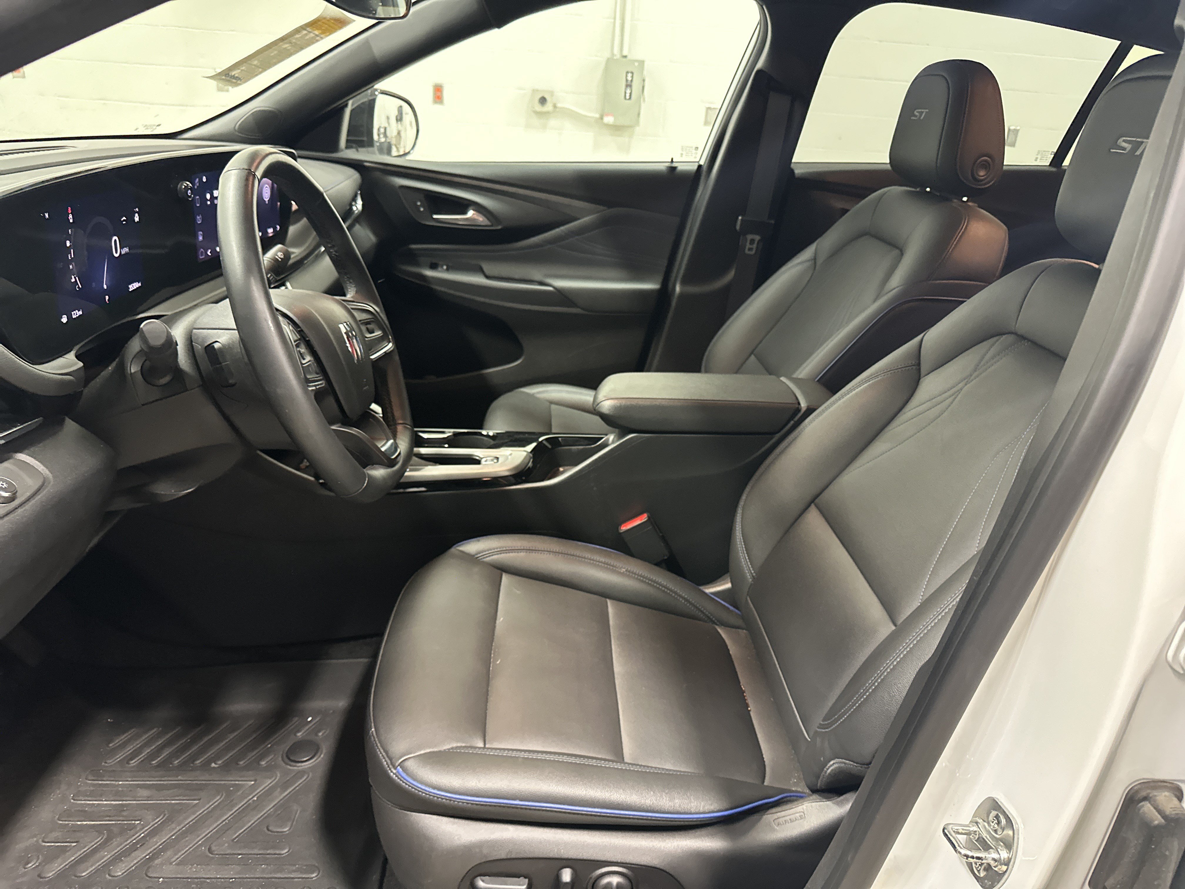 Used 2025 Buick Envista Sport Touring w/ Convenience I Package FWD image 18