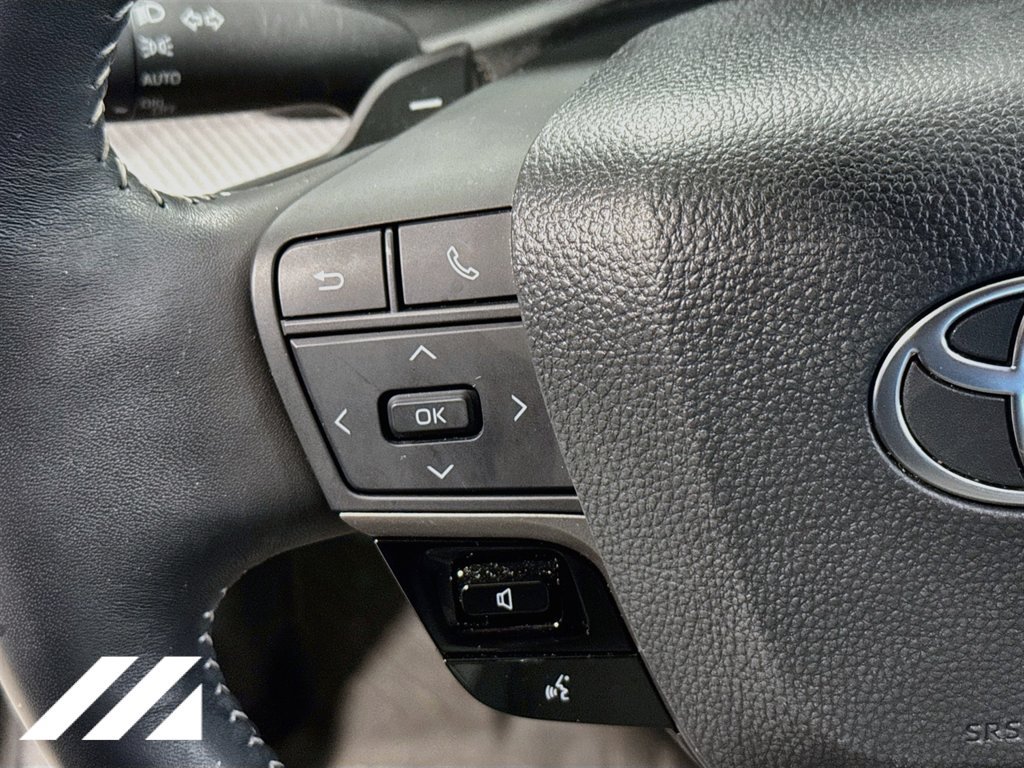 Used 2025 Toyota Camry SE w/ Multimedia Upgrade Package FWD image 12
